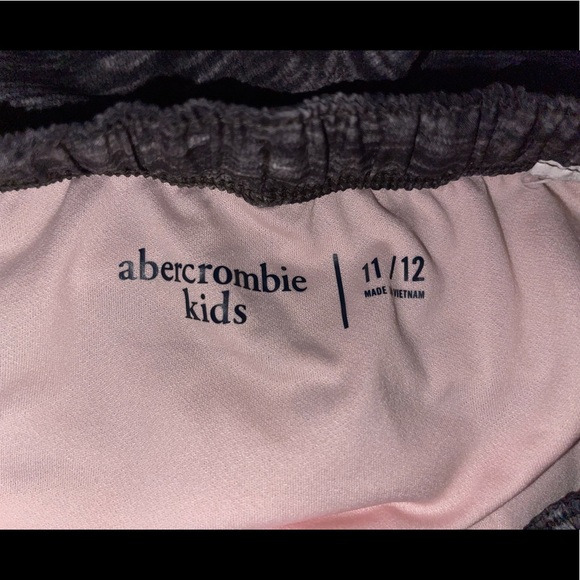 “ABERCROMBIE” BLACK & WHITE, WITH PINK LINING ATHLETIC SHORTS, GIRLS SIZE 11/12 - Picture 5 of 5